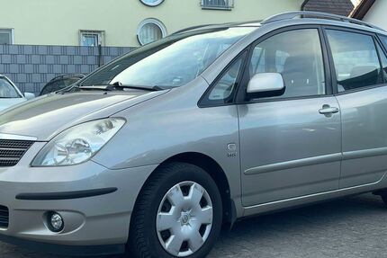 Toyota Corolla Verso 118.897 km 5.990 &euro; Pfungstadt 64319