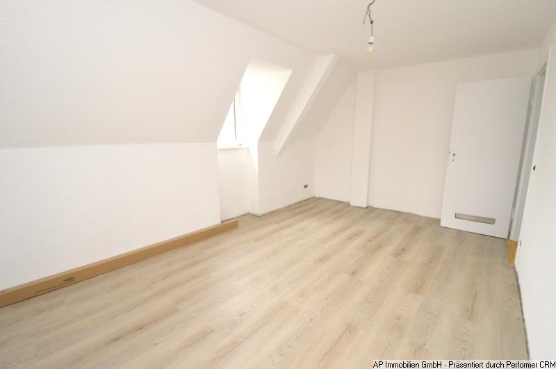 OBERSTADT - Dachgeschosswohnung, 2 Zimmer, Küche, Bad zimmer