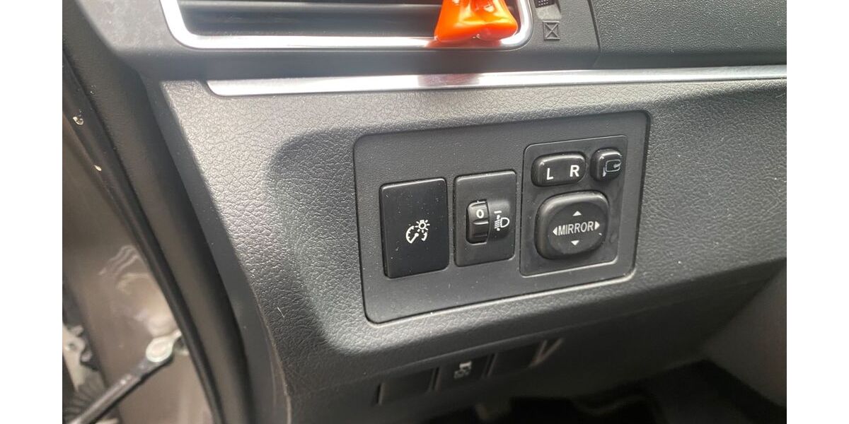 Toyota Verso 172.000 km 8.200 &euro; Rodgau OT Nieder-Rodenu 63110