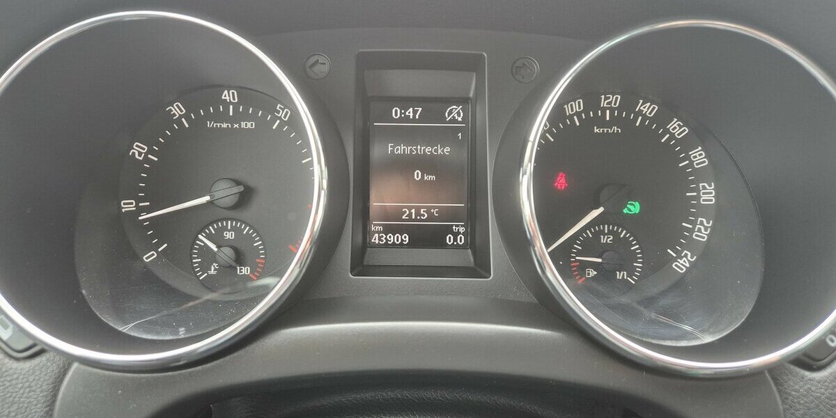 Skoda Yeti Drive Automatik, Bi-Xenon, Einparkhilfe, Klim 43.468 km 16.890 &euro; Rodgau 63110