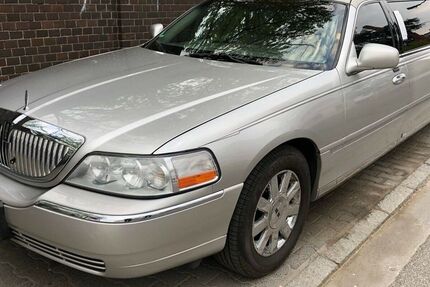 Lincoln Town Car 142.000 km 12.999 &euro; Frankfurt am Main 60314