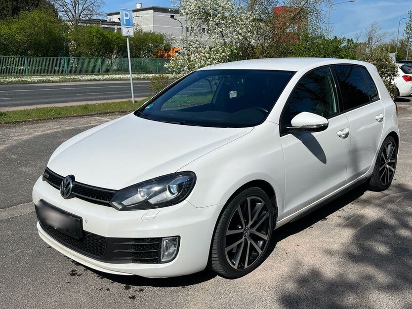 VW Golf 216.000 km 9.390 € Frankfurt am Main 65933