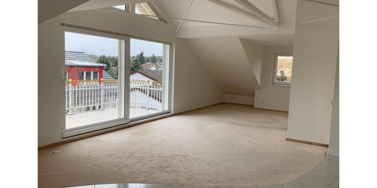 Helle, großräumige 3-Zimmer Dachgeschoss-Wohnung 3 zimmer