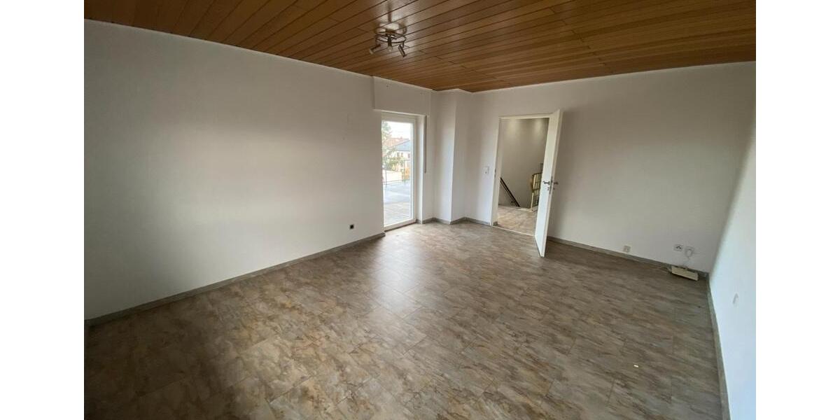 Etagenwohnung Eich - 3 Zimmer, 125 m&sup2;, 1.050&euro; | Angebot:26392480