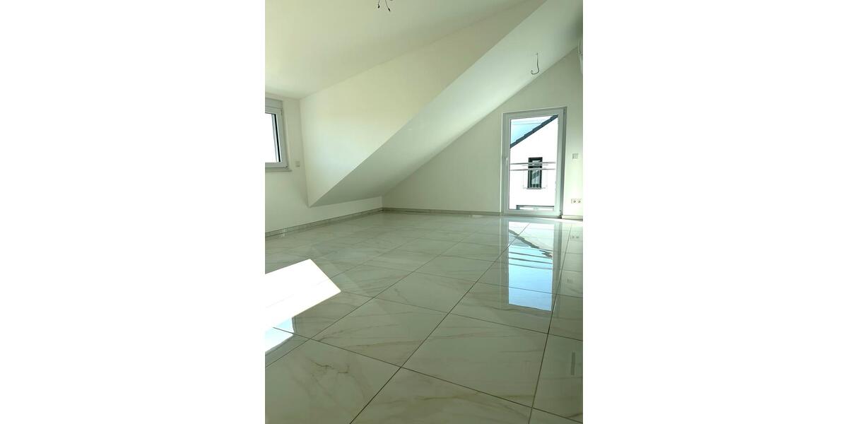 Dachgeschoßwohnung Bischofsheim - 2 Zimmer, 48 m&sup2;, 950&euro; | Angebot:26705427