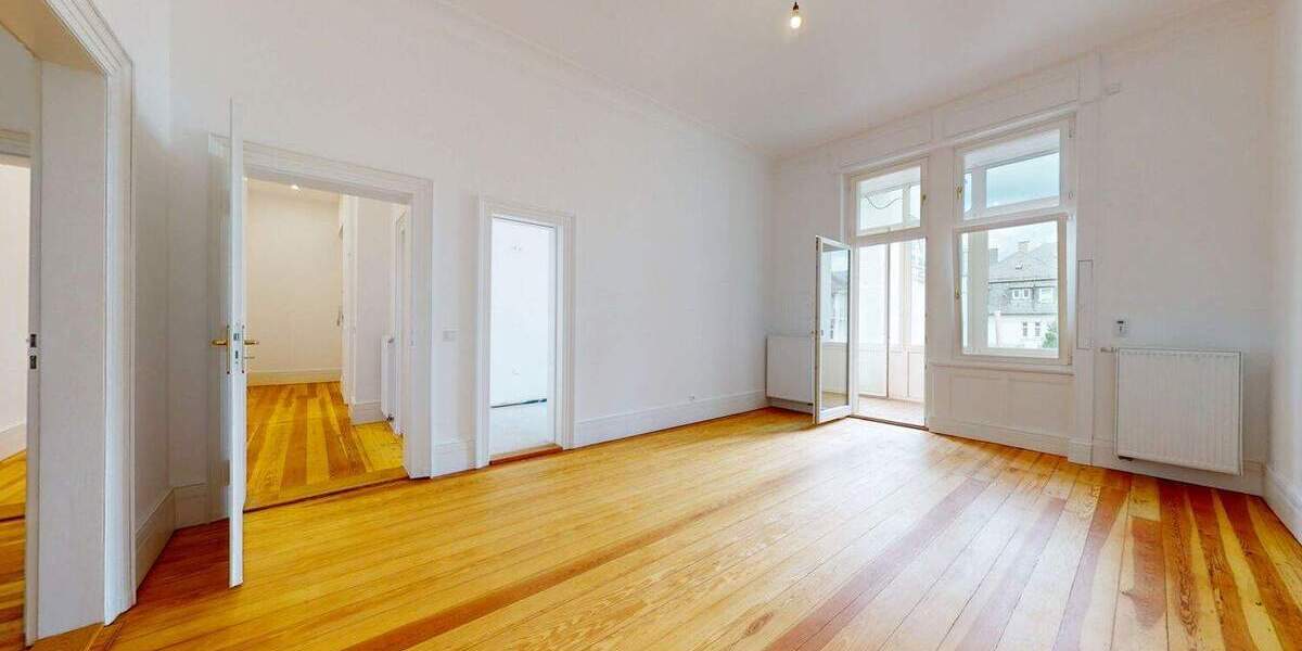 Erstbezug nach Sanierung - Charmante Altbauwohnung mit drei Zimmern, Wintergarten, Balkon und Aufzug 3 zimmer