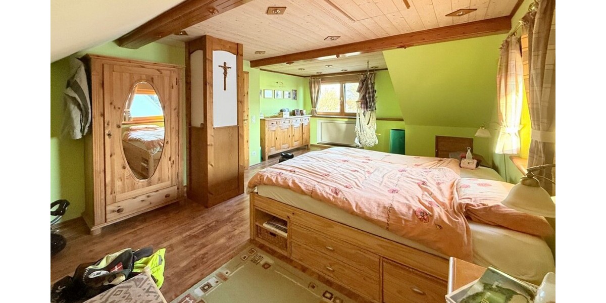 Flörsheim: Sie suchen das besondere Wohnflair? Ein toller Familienwohnsitz mit Aufzug - Doppelhaushälfte Flörsheim | Angebot:25568492