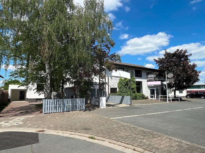 Vielseitig nutzbares Gewerbeanwesen mit großzügigem repräsentativem Wohnhaus zimmer