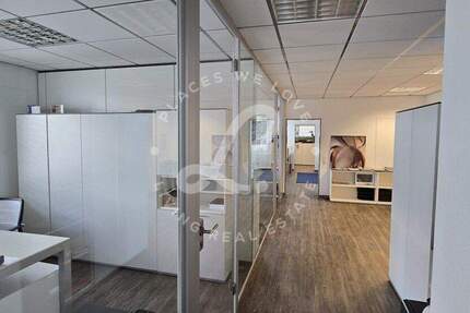 Praxisfläche in einem gepflegten Ärztehaus (optional als Büro) zimmer