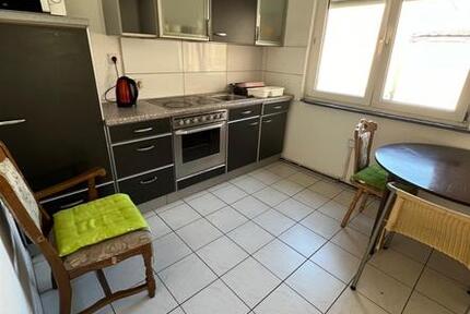 Zweifamilienhaus zu vermieten! 6 Zimmer, 2 Küchen, BadeZimmer!