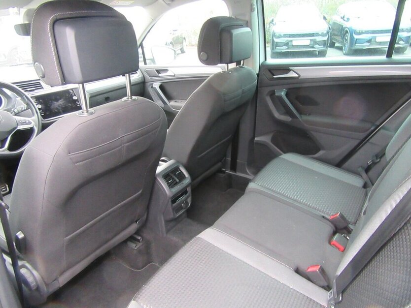 VW Tiguan Active 1.5, NAVI, LED 88.000 km 24.890 € Gernsheim 64579