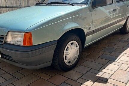 Opel Kadett 81.000 km 4.650 &euro; Egelsbach 63329