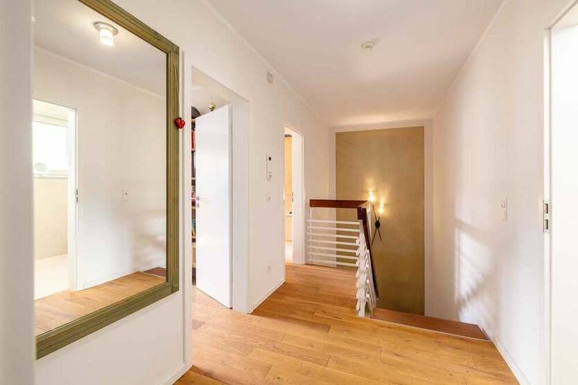 Modernisiertes Haus mit Pool & Garten in Frankfurt