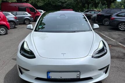 Tesla Model 3 35.900 km 32.000 &euro; Frankfurt am Main 60599