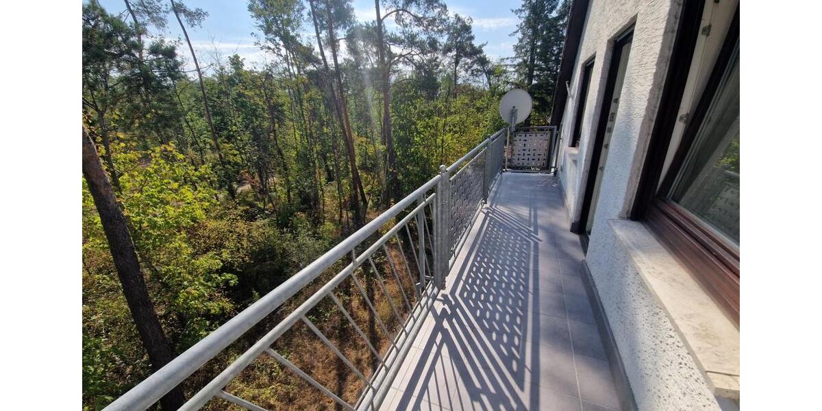 Schöne DG-Wohnung, 76m2 mit Balkon in 3 Familienhaus zu vermieten 3 zimmer