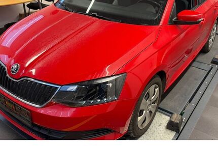 Skoda Fabia 103.700 km 9.890 &euro; Bensheim 64625