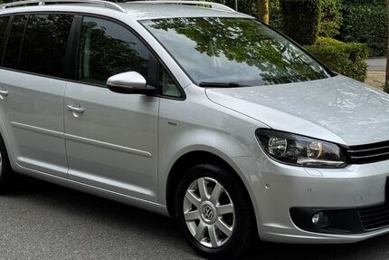 VW Touran 122.249 km 9.440 &euro; Darmstadt 64293