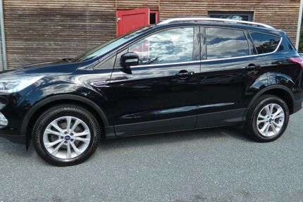 Ford Kuga 82.479 km 13.950 &euro; Rüsselsheim 65428