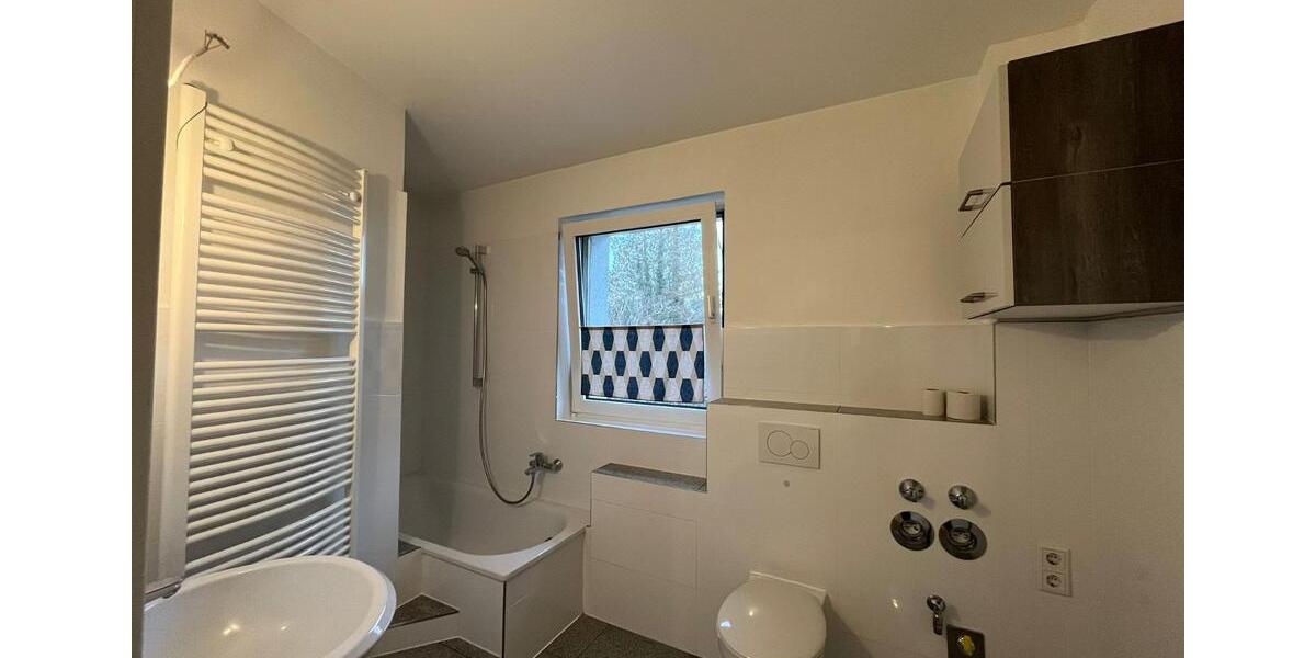 Lichtdurchflutete, renovierte 2-Zimmer Wohnung mit Balkon 2 zimmer