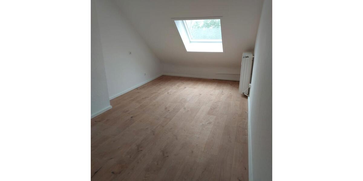 Dachgeschoßwohnung Frankfurt am Main Schwanheim - 2 Zimmer, 48 m&sup2;, 700&euro; | Angebot:26407665