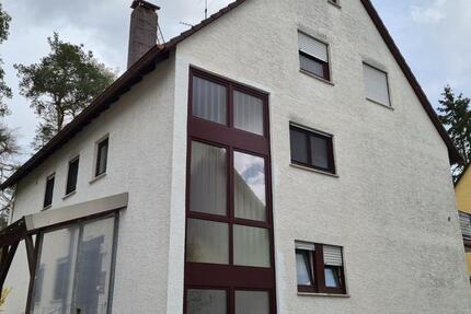 Schöne DG-Wohnung, 76m2 mit Balkon in 3 Familienhaus zu vermieten 3 zimmer