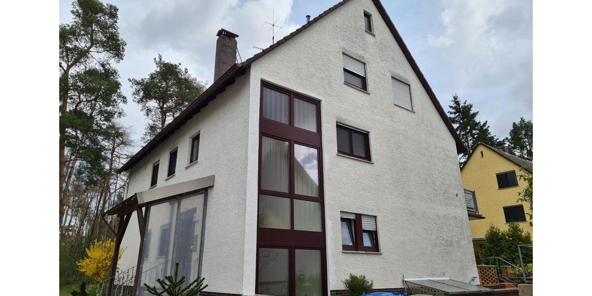 Schöne DG-Wohnung, 76m2 mit Balkon in 3 Familienhaus zu vermieten 3 zimmer