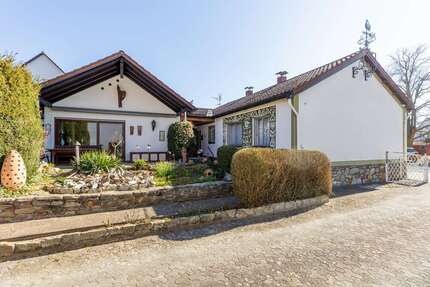 Haus zum Kaufen in Rüsselsheim Bauschheim 585.000 € 225 m² 10 zimmer