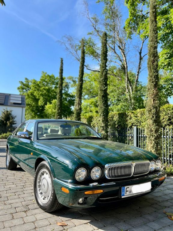 Jaguar Daimler 68.345 km 36.900 € Frankfurt am Main 60596