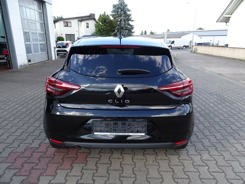 Renault Clio 1,0l Evolution Navi Rückfahrkamera, Einparkhi 31.015 km 12.990 € Rodgau 63110