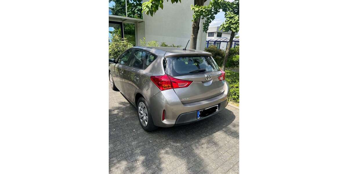 Toyota Auris 125.000 km 7.900 &euro; Bickenbach 64404