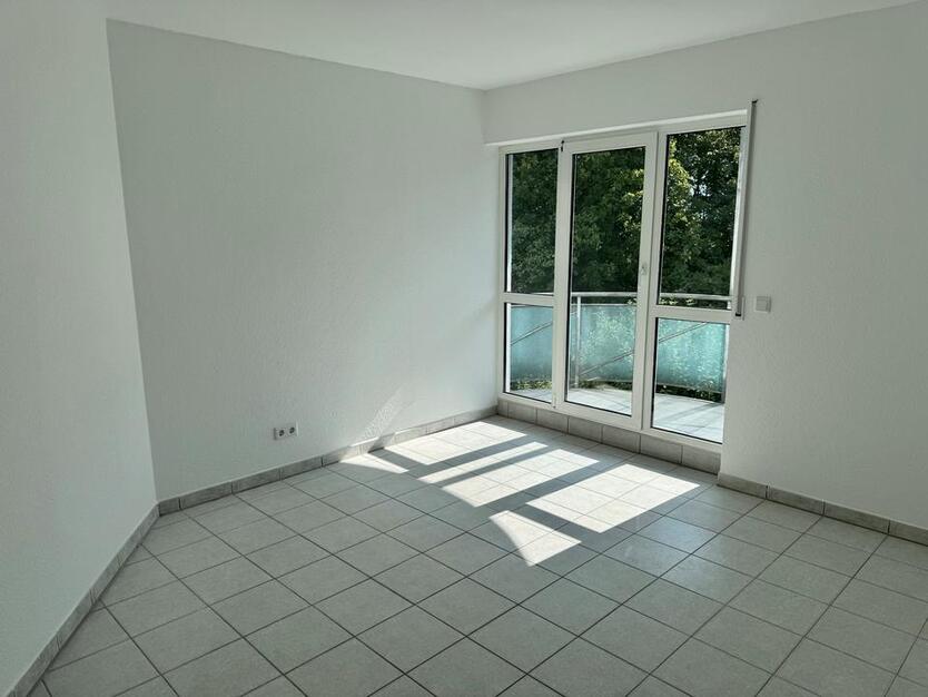 Helle 2-Zimmer-Wohnung mit zwei Balkonen und Tiefgarage