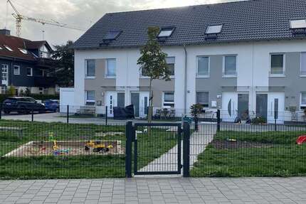 Haus Frankfurt am Main Bonames - 5 Zimmer, 140 m&sup2;, 2.400&euro; | Angebot:26359339