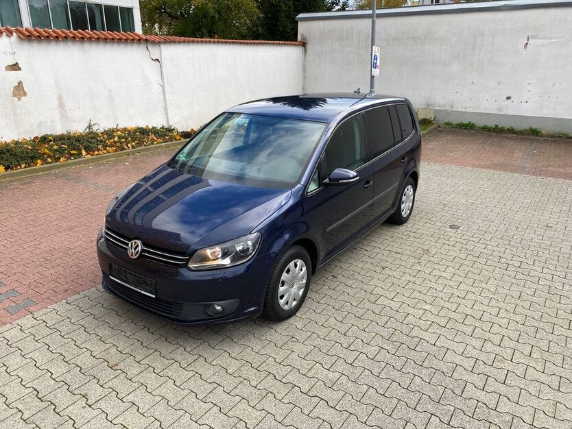 VW Touran 228.000 km 6.990 € Frankfurt am Main 60389