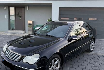 Mercedes-Benz C 220 205.000 km 4.900 &euro; Hochheim am Main 65239