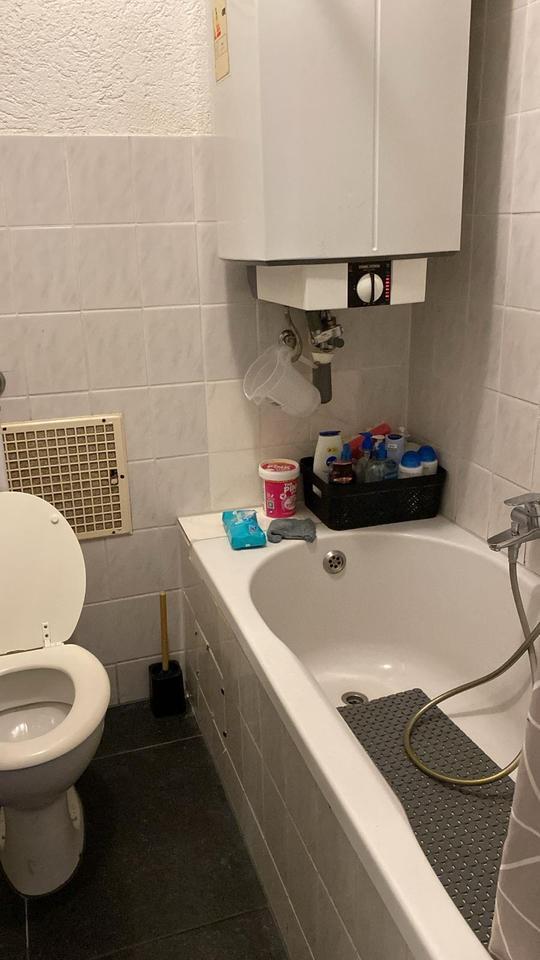 Schöne, zentrale, gut gepflegte drei Zimmer Wohnung in lamperthei